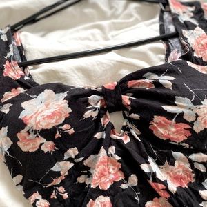 Urban Outfitters NWT size Small floral crop top